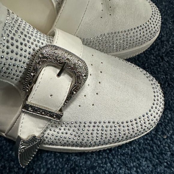 Cape Robbin White or black Boots with Silver Accents - Picture 3 of 14